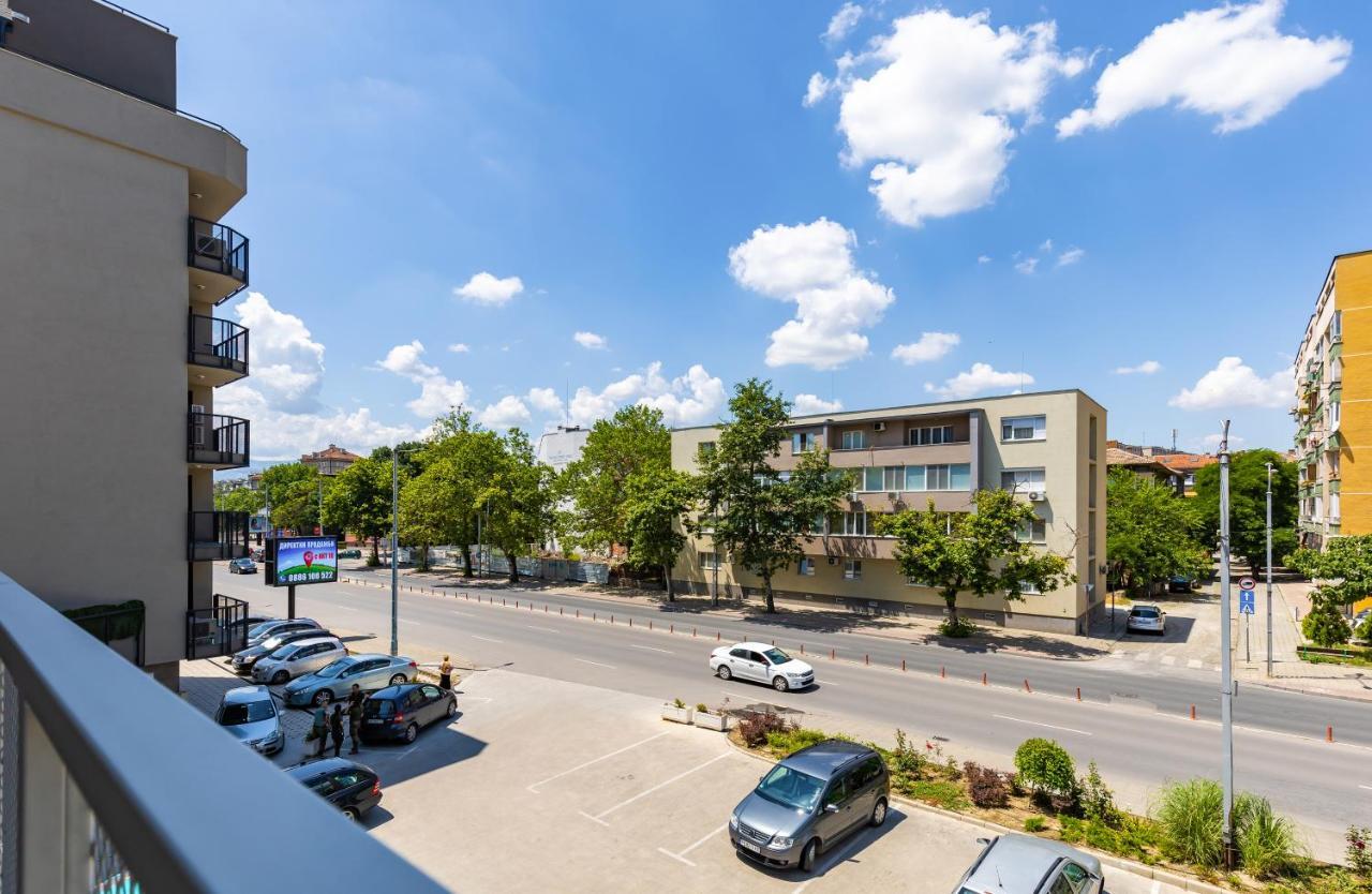Duos Of Delight Matching Urban For Your Adventure Apartment Plovdiv