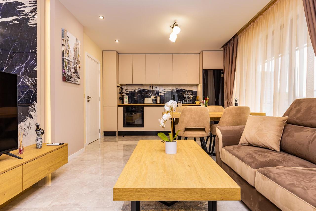Duos Of Delight Matching Urban For Your Adventure Apartment