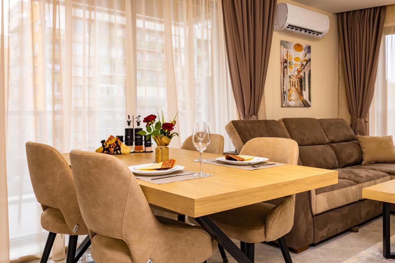 Duos Of Delight Matching Urban For Your Adventure Apartment *